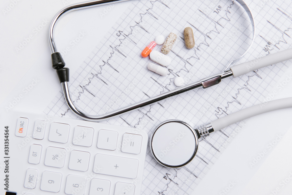 Medical equipment is placed on the ecg Medical equipment is placed on the ecg