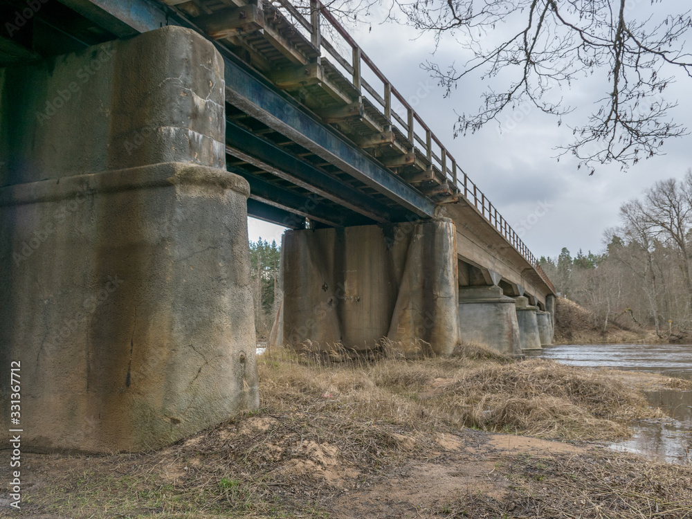 Concrete bridge, built in 1909