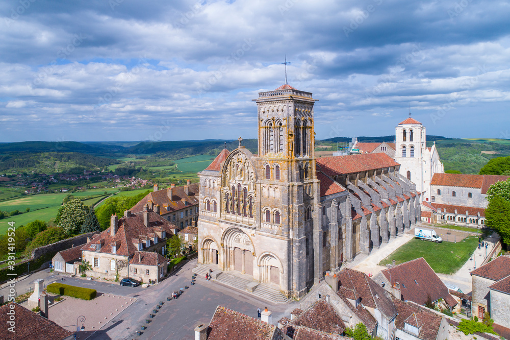 Aerial view of Vezelay, UNESCO world heritage site, Burgundy, France, - obrazy, fototapety, plakaty 