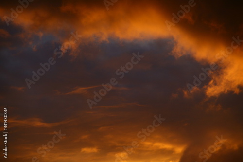 Fototapeta Naklejka Na Ścianę i Meble -  red clouds in the sky