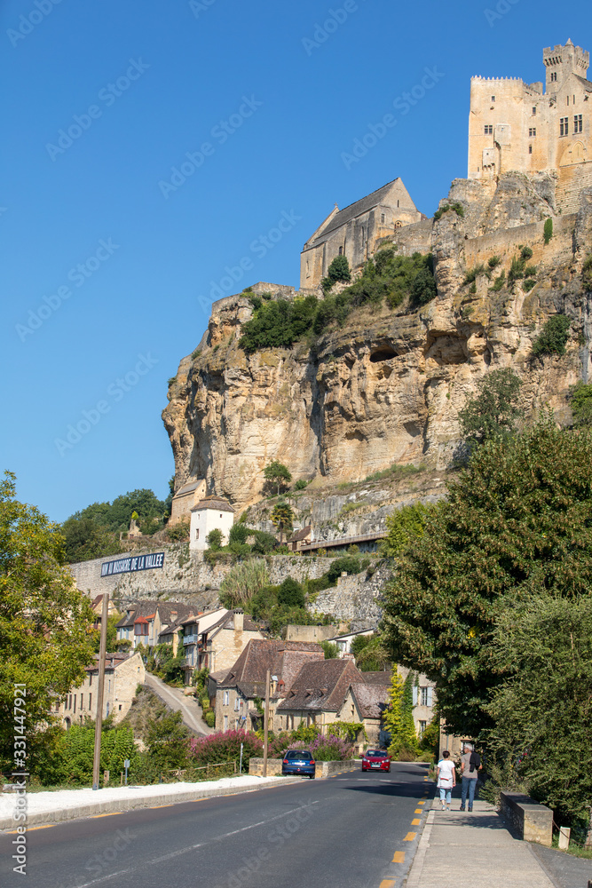  the medieval Chateau de Beynac rising on a limestone cliff above the Dordogne River. France, Dordogne department, Beynac-et-Cazenac