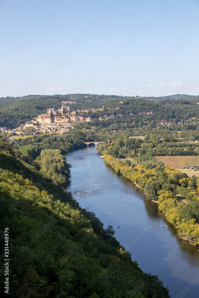  The medieval Chateau de Beynac rising on a limestone cliff above the Dordogne River seen from Castelnaud. France, Dordogne department, Beynac-et-Cazenac