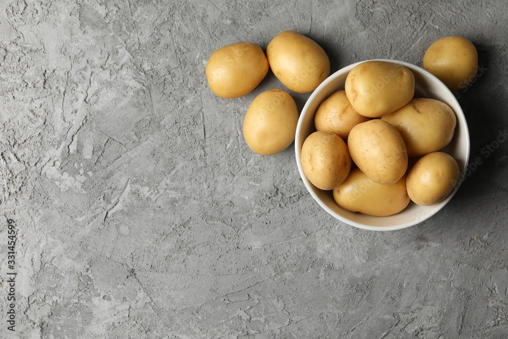 Ταπετσαρία Bowl with young potato on grey background, top view