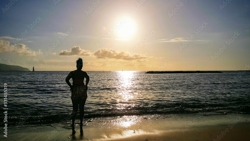 Fototapeta premium silhouette of man at sunset