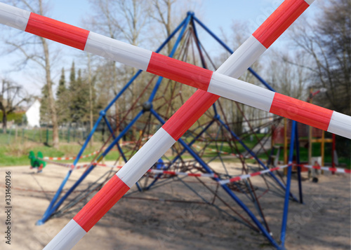 gesperrter Spielplatz Ausgangssperrre Coronavirus