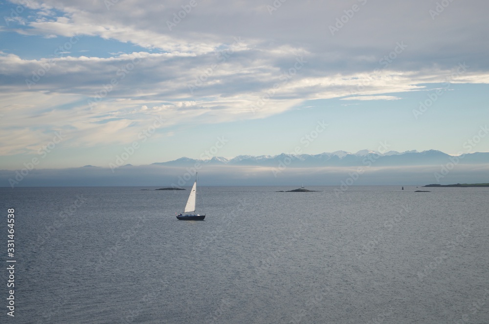 Fototapeta premium Sailing in the bay 