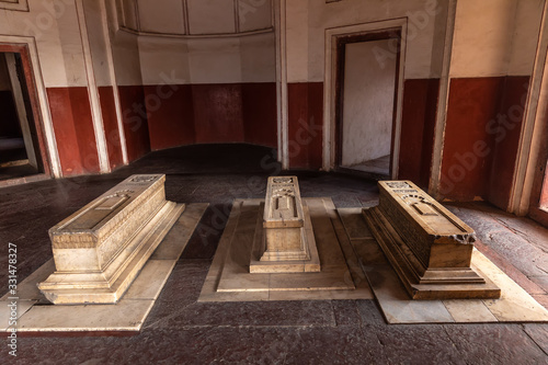 Obraz na plátne Cenotaphs of Hamida Banu Begum, Dara Shikoh in the Humayun's Tomb, India, Delhi