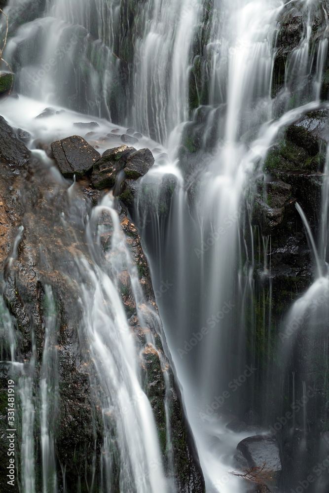 wodospad w Karpatach - obrazy, fototapety, plakaty 