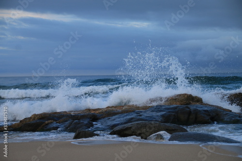 Fototapeta Naklejka Na Ścianę i Meble -  waves crashing on the beach