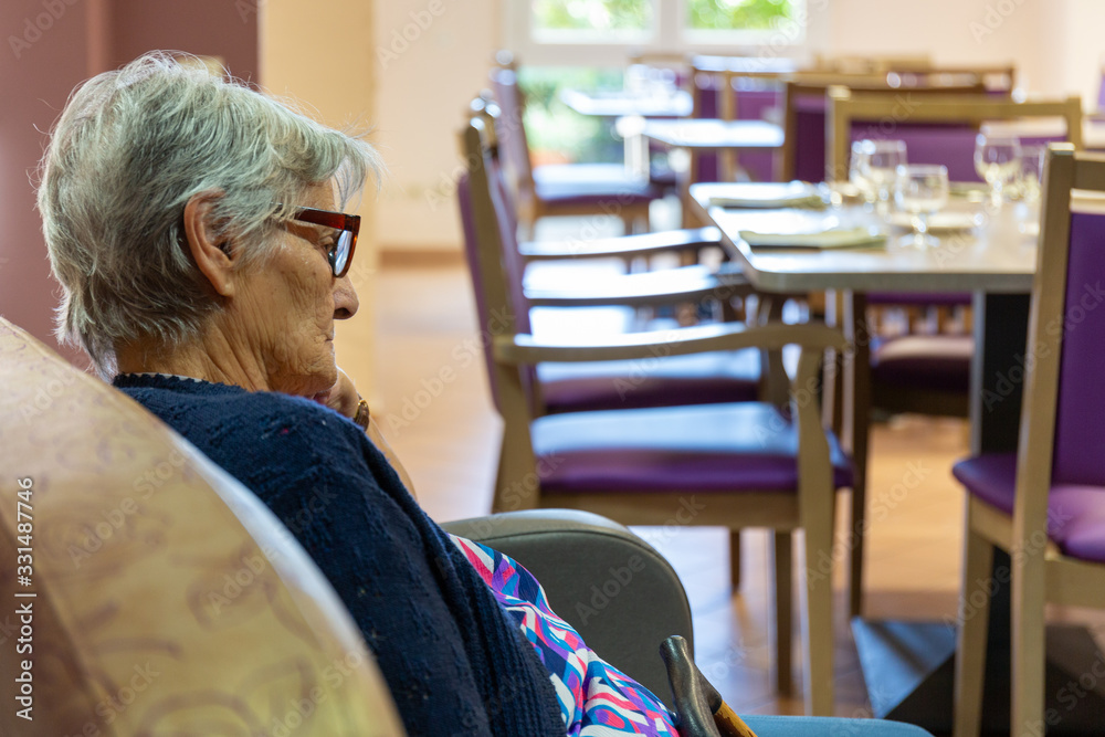 Residente Pensionnaire Personne Agee Salle Restaurant Maison De Retraite Ehpad Stock Photo Adobe Stock