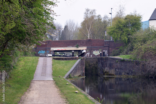 Murais de parede Bridge Towpath & Lock on English Canal