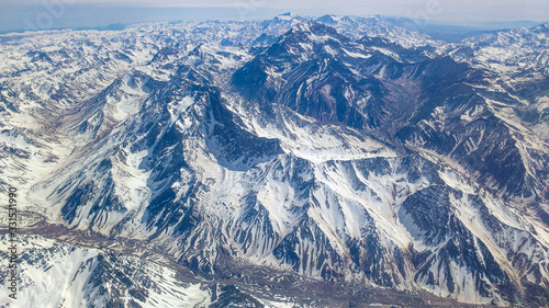 cordilheira dos andes vista da janela do avião