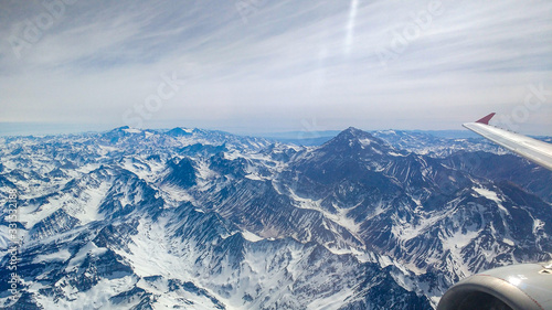 cordilheira dos andes vista da janela do avião