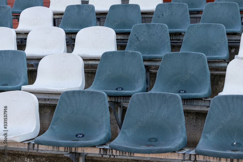 Fototapeta premium Leere Sitze im Sportstadion 2