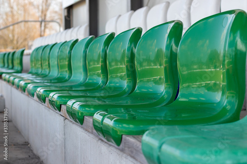 Leere Sitze im Sportstadion 1