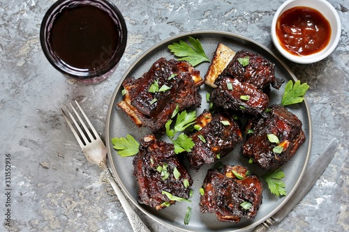 STICKY BEEF SHORT RIBS. Sweet BBQ 