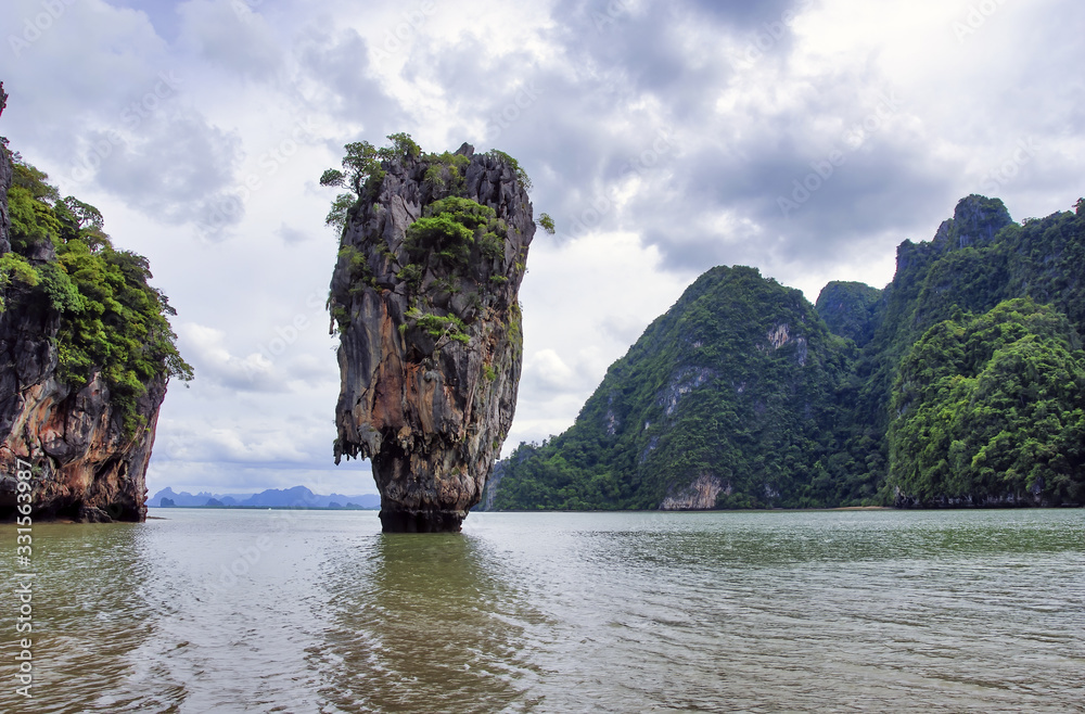 Obraz premium Famous James Bond island near Phuket in Thailand