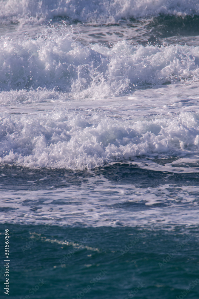 Naklejka premium energetic & beautiful waves of sea