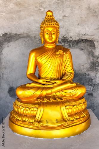 Obraz na płótnie Thursday Buddha Pose -“The Meditating Buddha” – Pang Samti w salonie