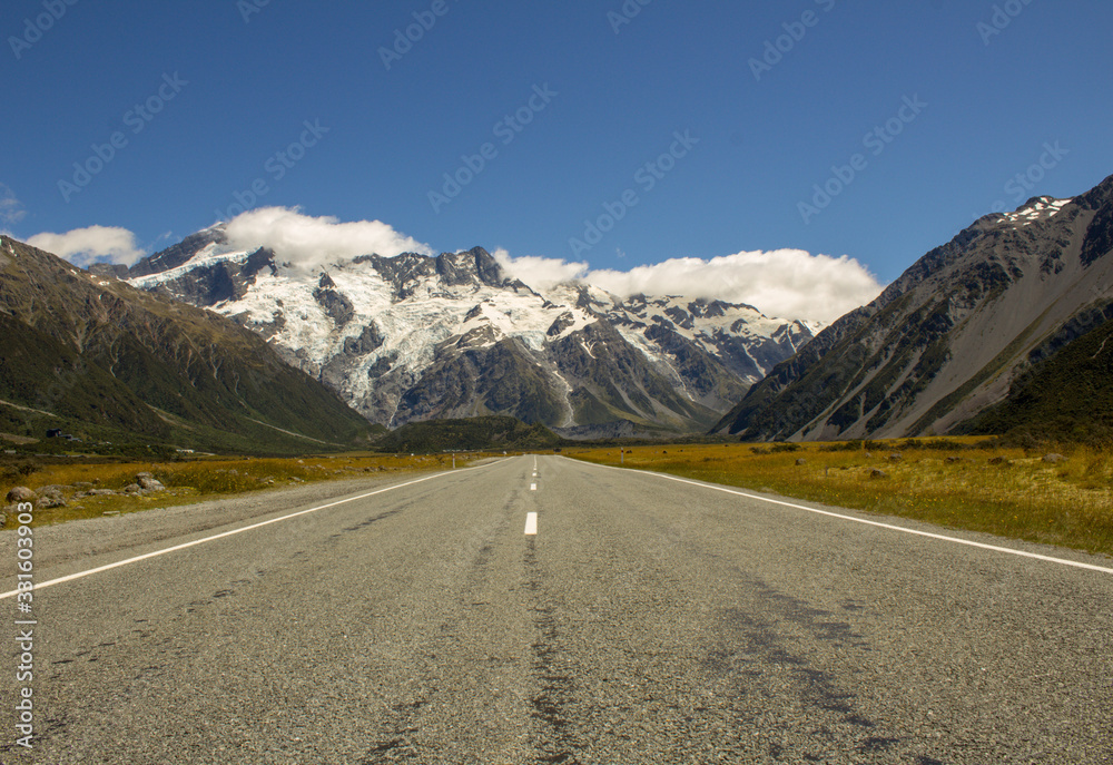 Fototapeta premium Road to Mt Cook