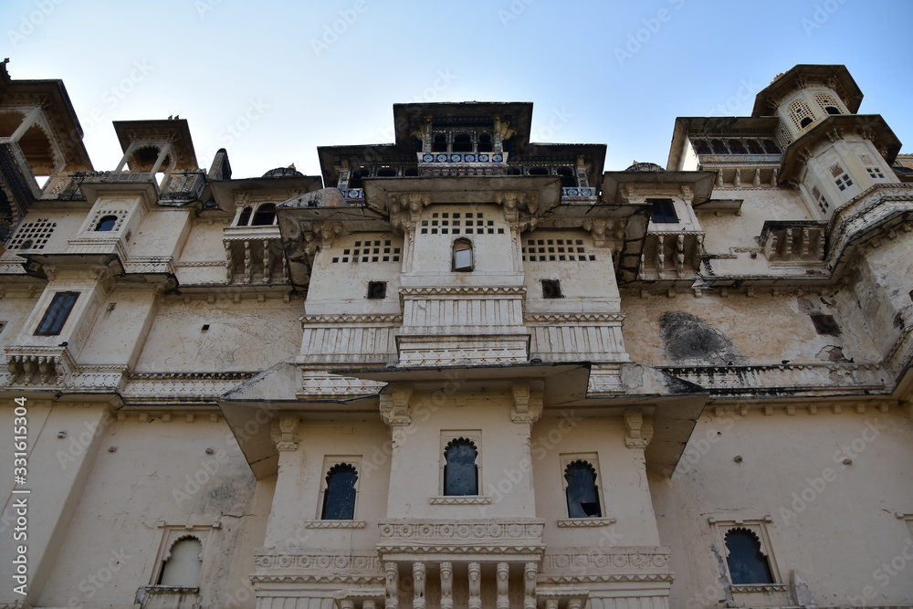 インドのラジャスタン州のウダイプル
宮殿のシティーパレスと青空
美しい外観と装飾
