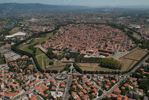 Obraz na płótnie LUCCA - le mura dall'alto toscana