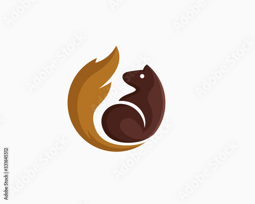 Simple circle squirrel logo design inspiration