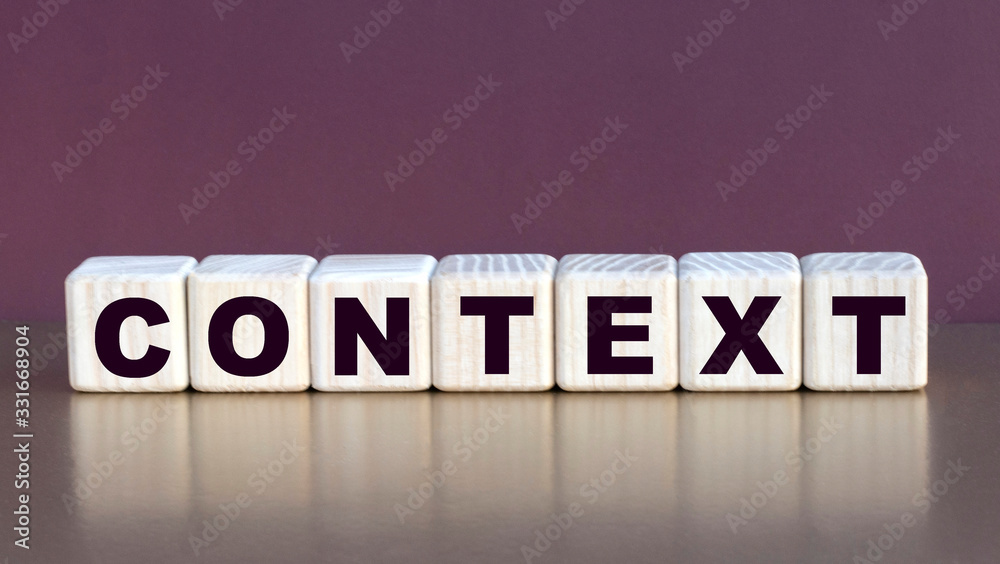 Fototapeta premium CONTEXT word on cubes on a burgundy background