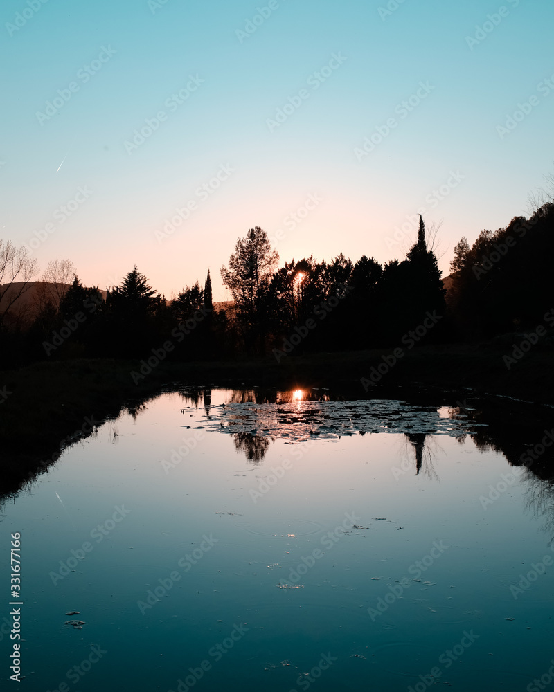 Obraz premium sunset on the lake