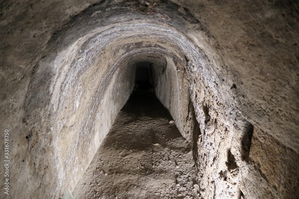 Napoli - Cunicolo di areazione della Grotta di Seiano