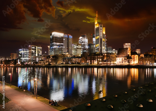 Frankfurt mit Mainufer (Nizza)