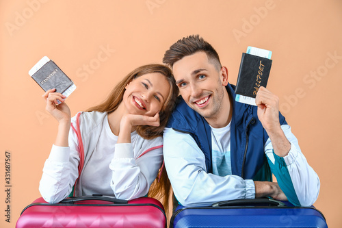 Couple of young tourists wi...