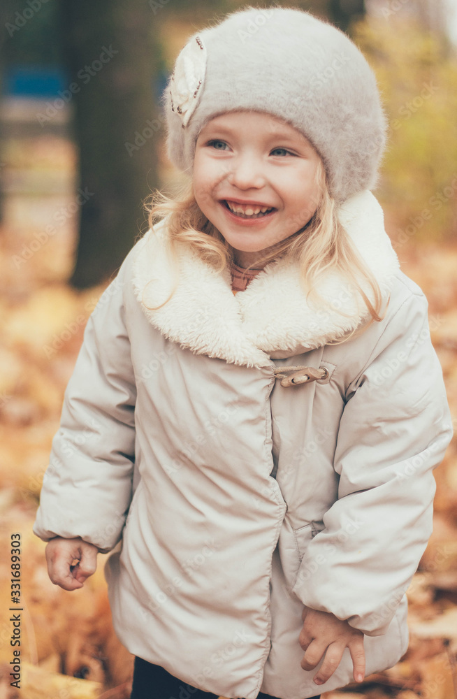 children laugh games in the forest park,baby hat for girlsbaby hat for girls, little girl laugh,baby pens children laugh games in the forest park,baby hat for girlsbaby hat for girls, little girl laugh,baby pens