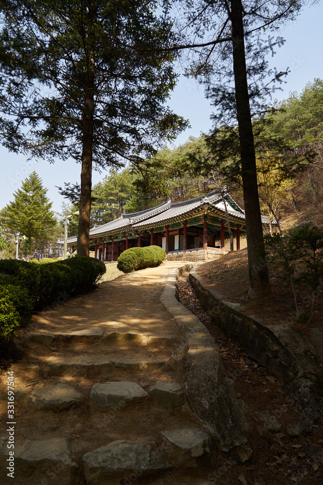Seonseonghyeon Guesthouse in Andong-si, South Korea. Seonseonghyeon Guesthouse was created in the Joseon Dynasty.