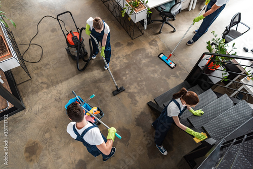 Canvas-taulu top view of cleaning company team cleaning modern office
