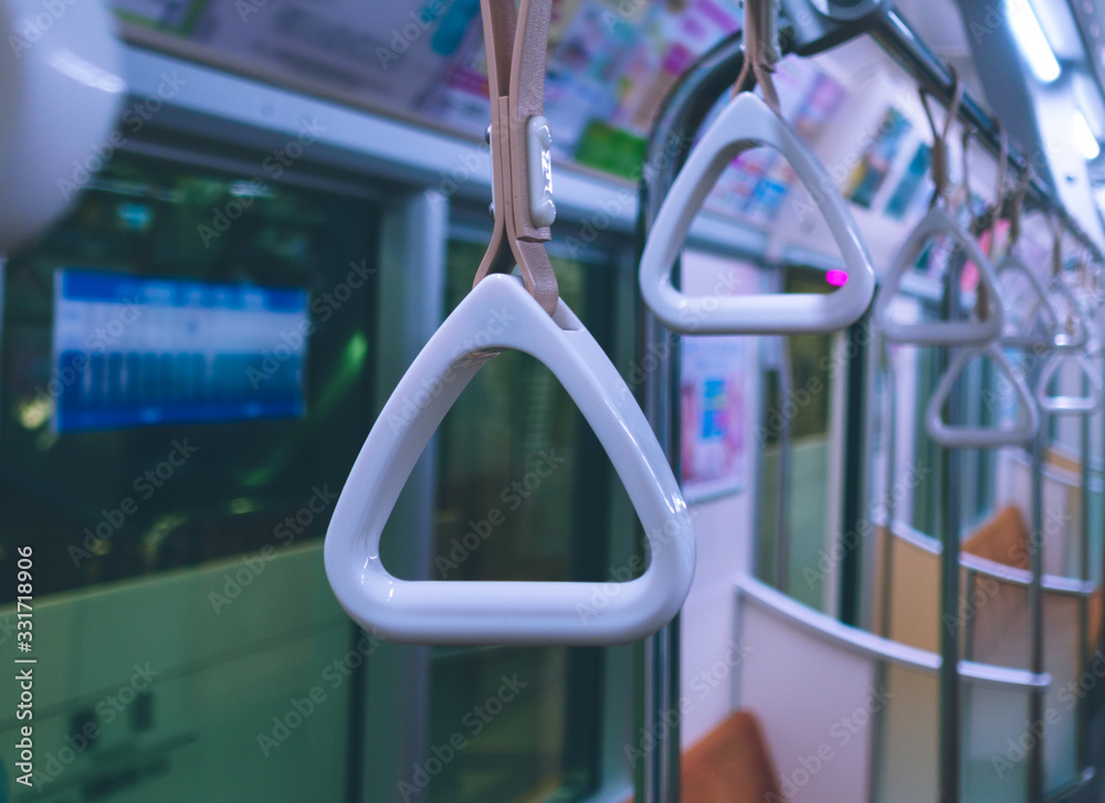 電車の吊り革 / 感染症のイメージ 電車の吊り革 / 感染症のイメージ