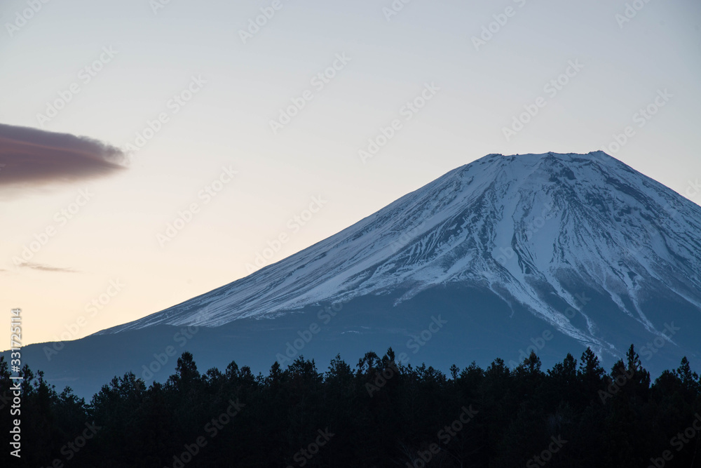 Obraz premium 富士山と日の出 晴れ空