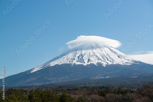 笠雲の富士山 朝霧高原より