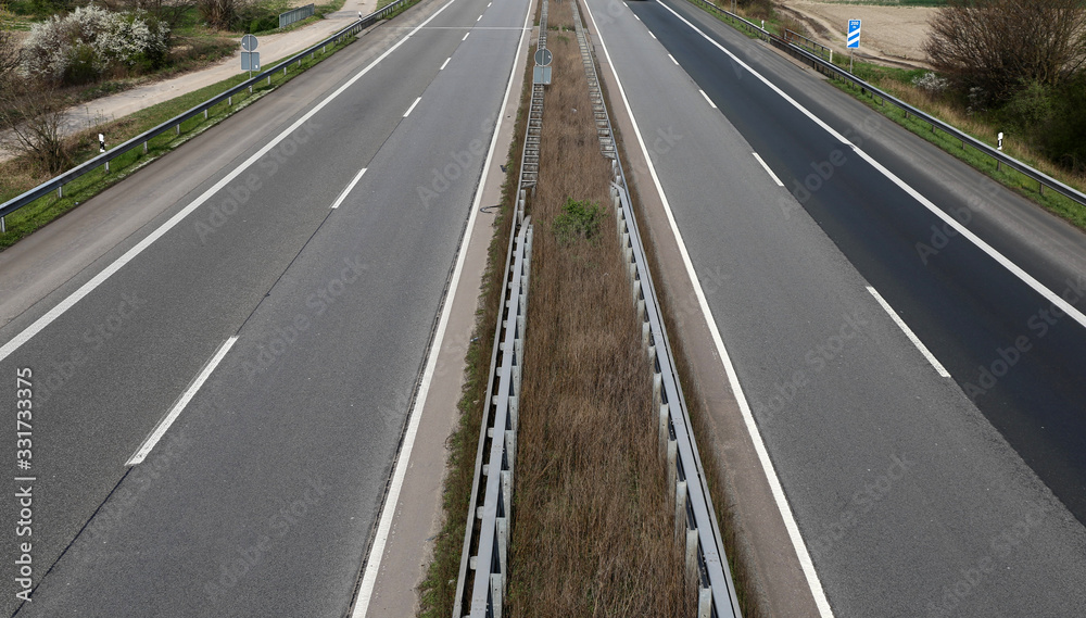 Obraz premium Autobahn mit so gut wie keinem Verkehr