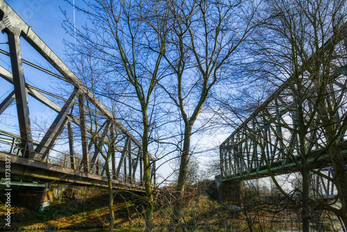 Zwei Eisenbahnbr  cken in den Ruhrauen zwischen Duisburg und M  lheim
