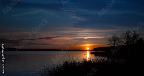 Obraz na płótnie Sunset on the lake 2 w salonie