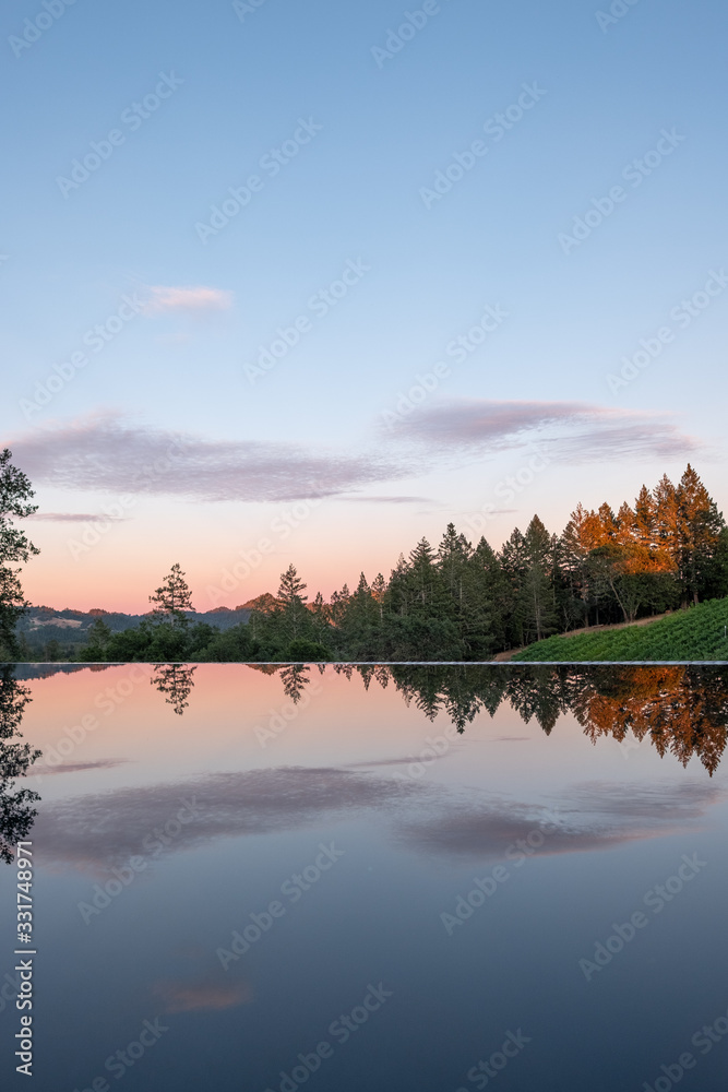 Obraz premium Sunset over vineyard and infinity pool - red clouds - Napa
