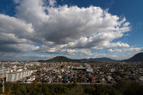 秋の丸亀城から見た風景