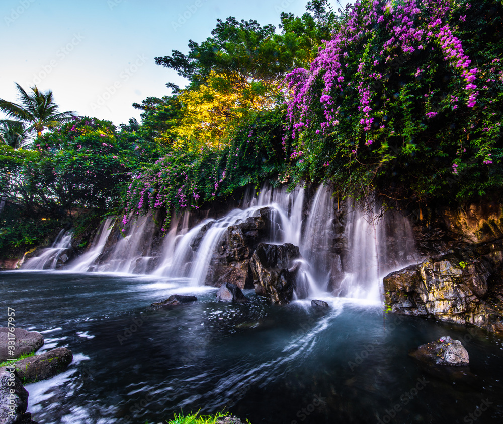 Fototapeta premium A Beautiful Waterfall in Hawaii