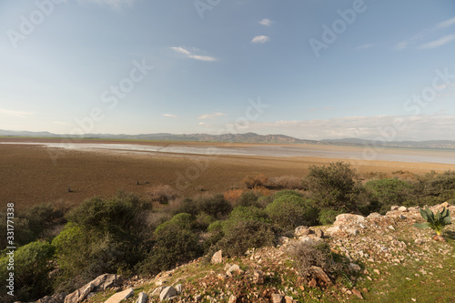 Blick von Berg auf See im Norden Tunesiens
