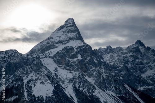 Fototapeta Naklejka Na Ścianę i Meble -  High alpine mountains with snow in Germany and blue beautiful sky