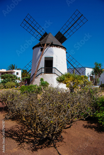 antiguo molino de viento para moler los cereales