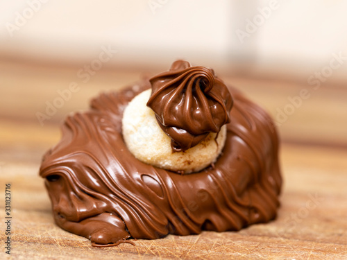 Gourmet Easter egg, with dulce de leche, brigadeiro, biscuit and chocolate