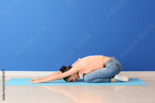 Young woman practicing chil...