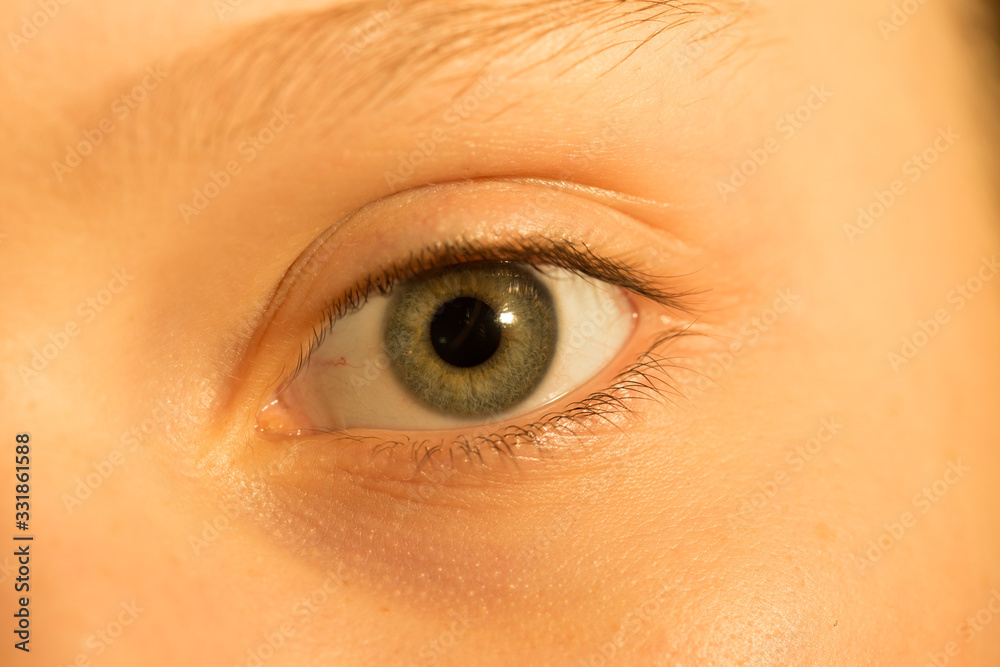 Obraz premium oeil enfant en gros plan